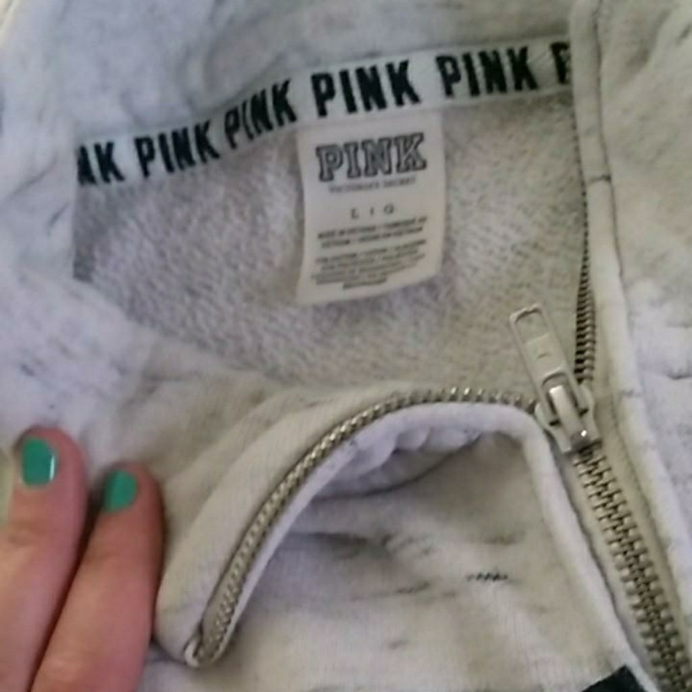 Grey marble VS Pink half zip